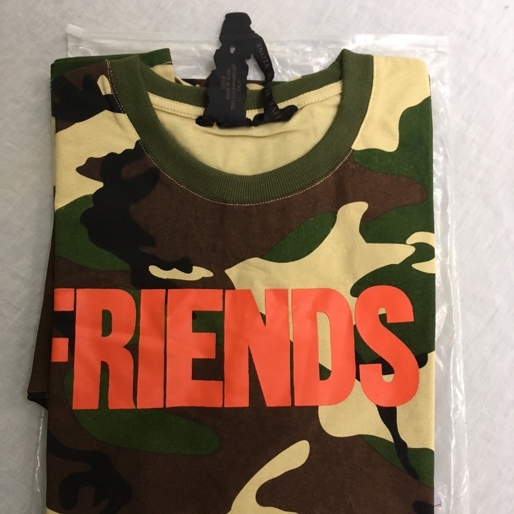 Made in USA VLONE FRIENDS- T-Shirt Camo